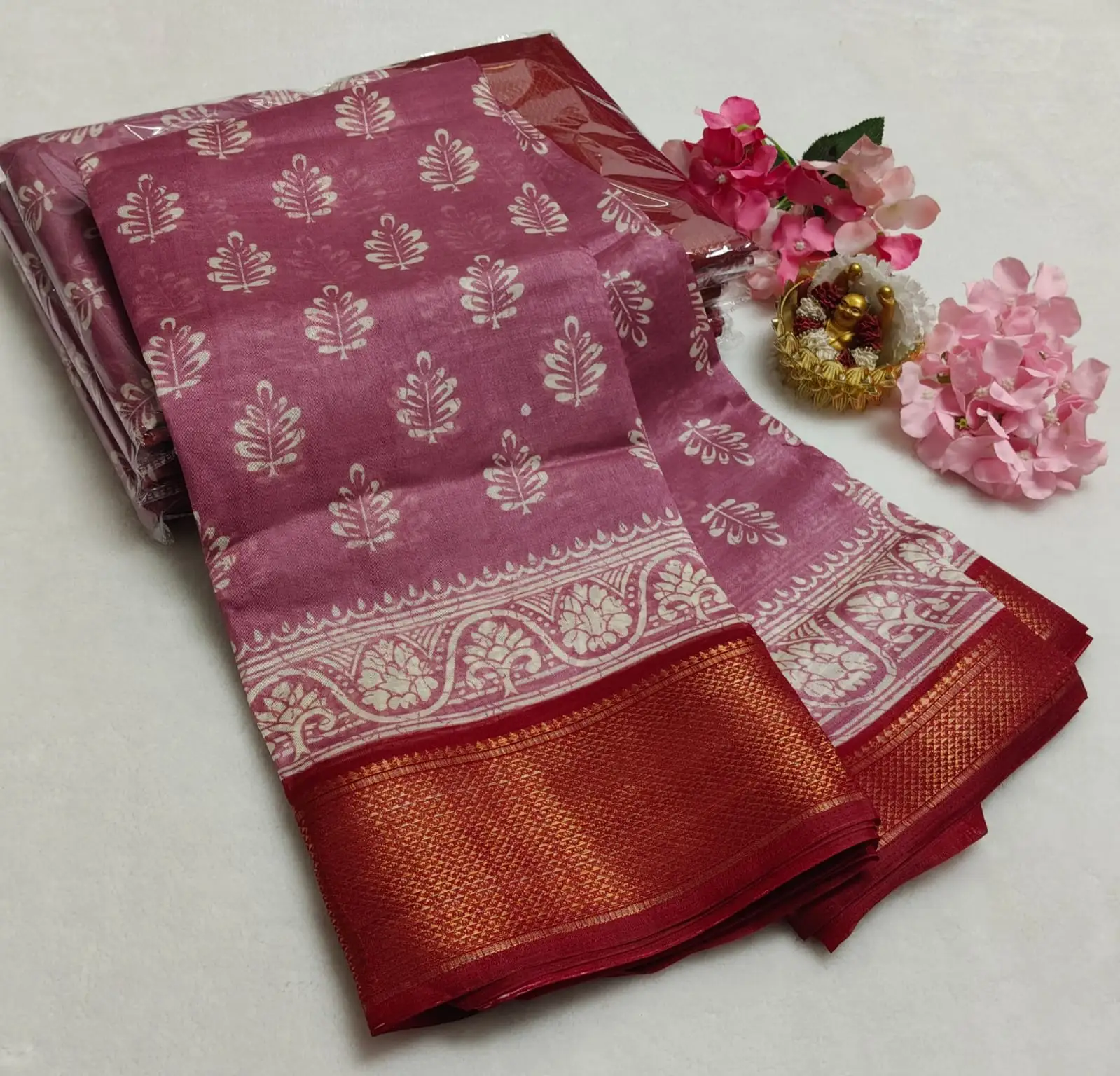 Leaf Butta Grand Banarasi Border Dolla Silk Saree